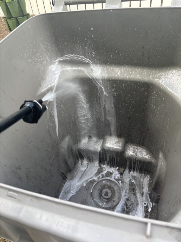 can-cleaning